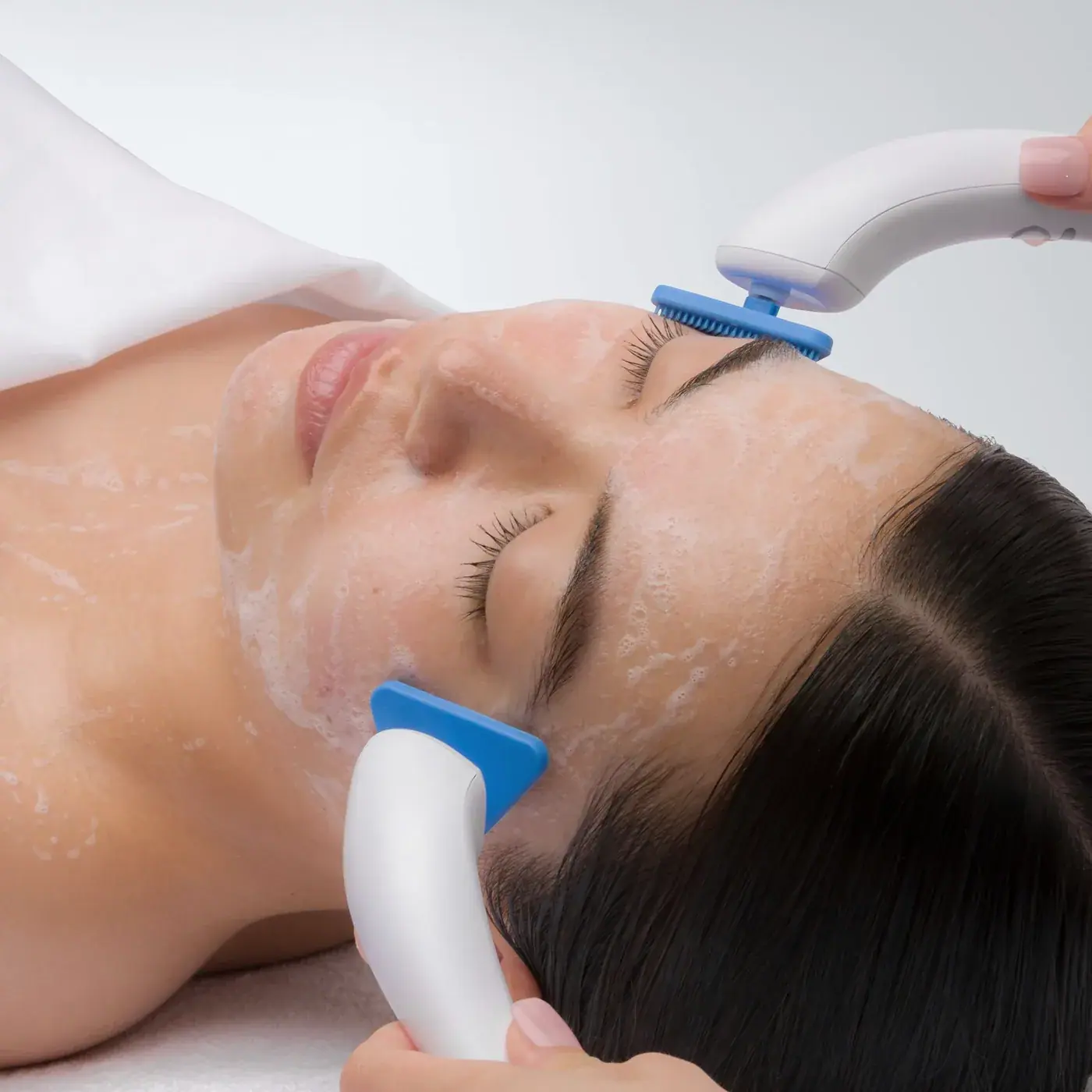Bio-Therapeutic bt-sonic GEN2, lifestyle view