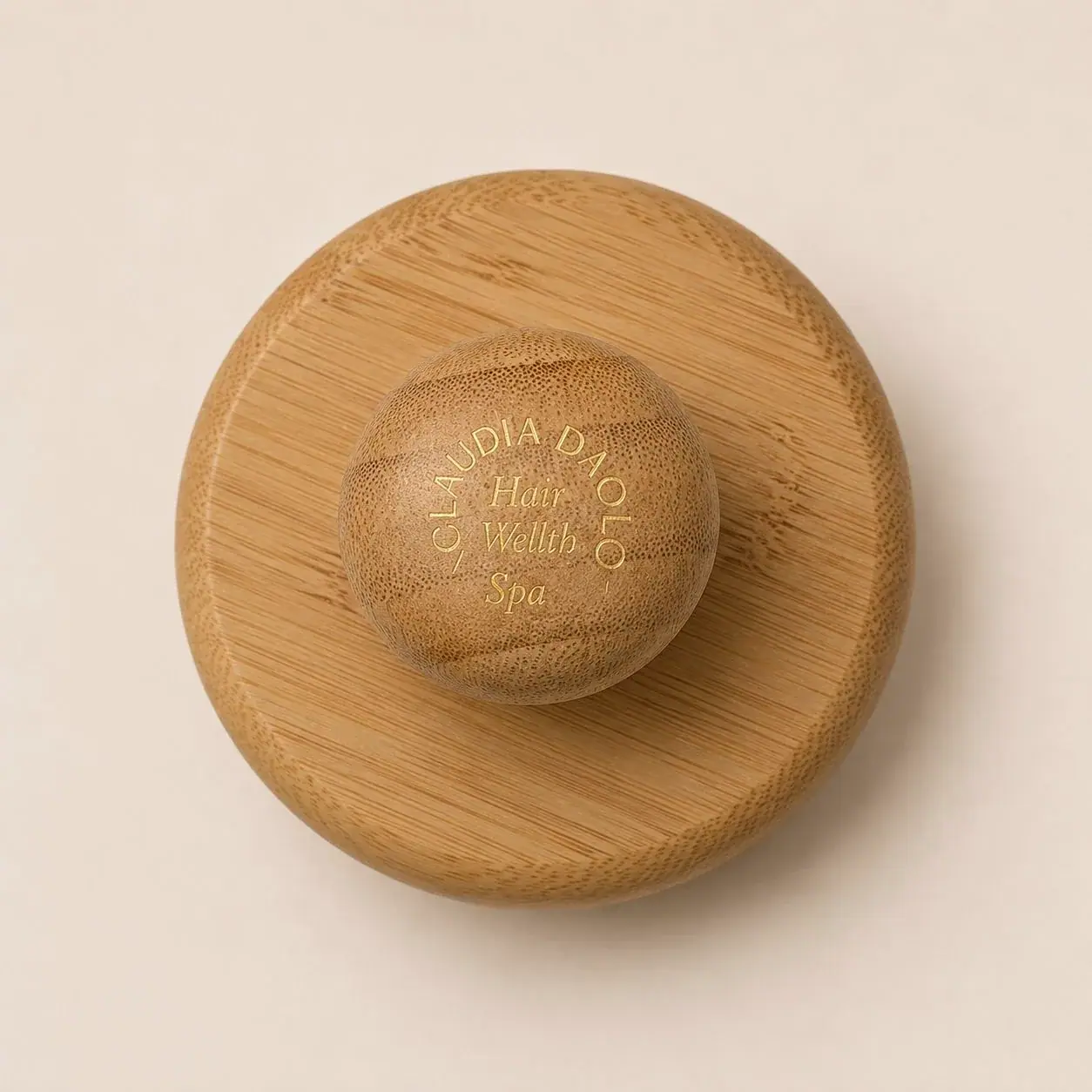 Claudia di Paolo Neuro Scalp Brush, detail view