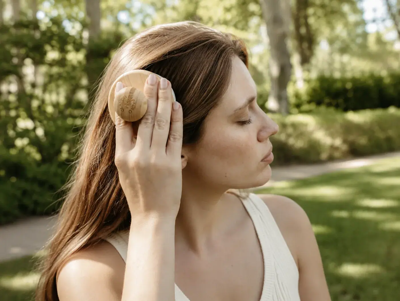 Claudia di Paolo Neuro Scalp Brush, lifestyle view