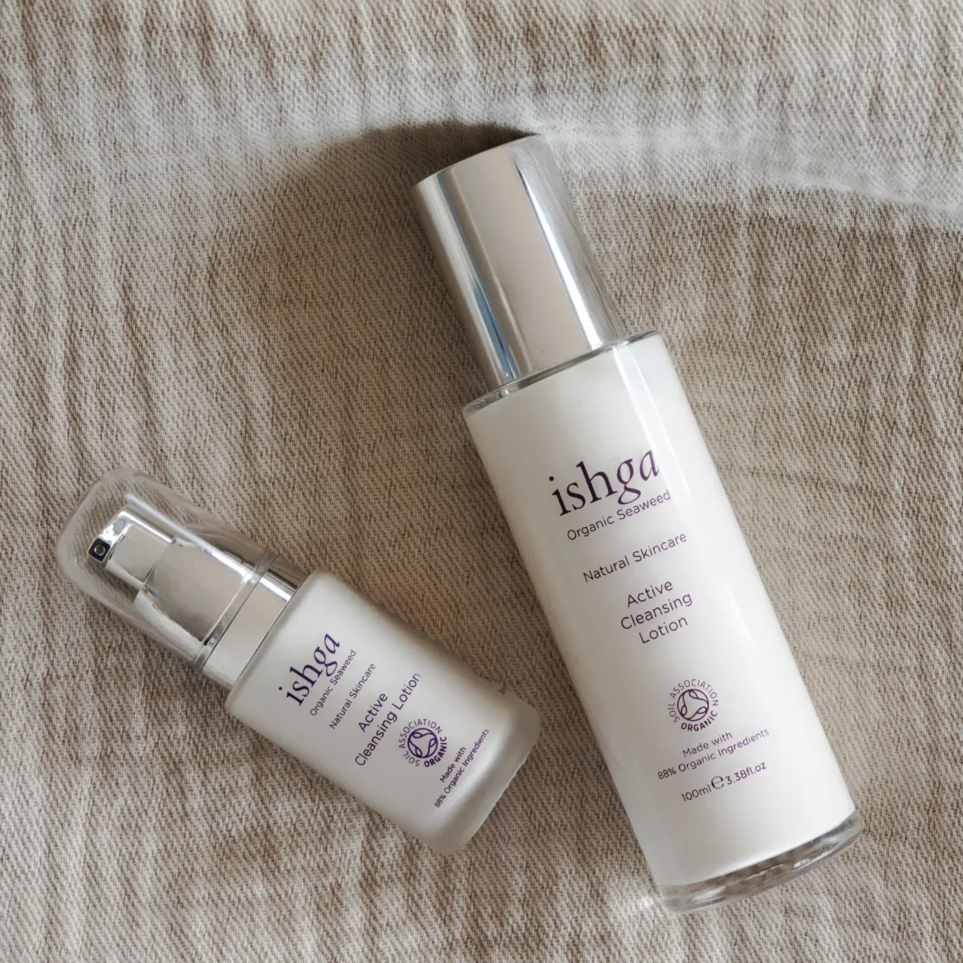 ishga Active Cleansing Lotion 30ml, texture view