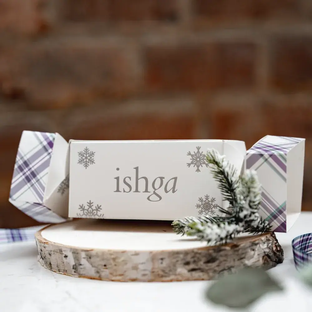 ishga Marine Trio Cracker Gift, lifestyle view