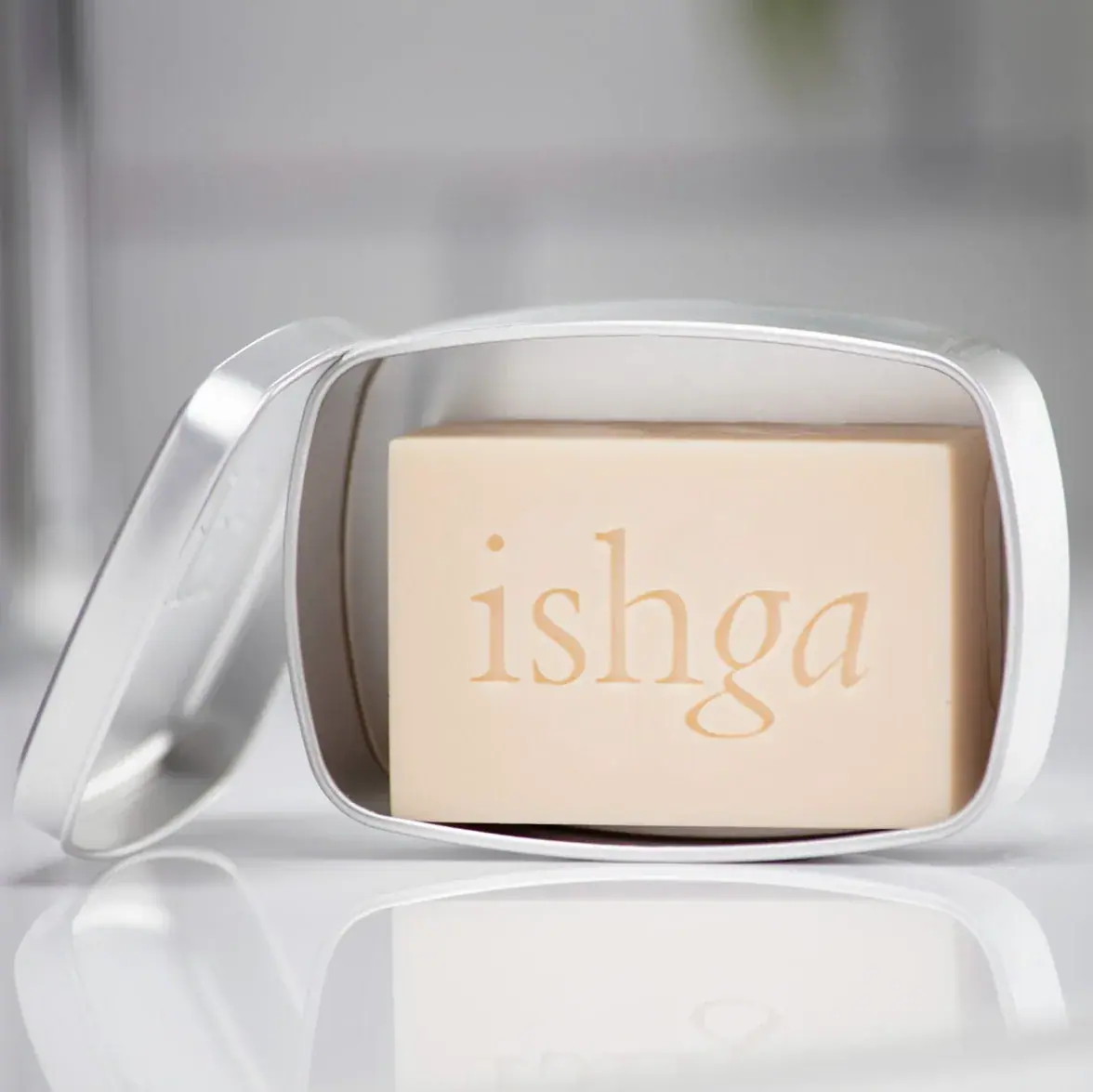 ishga Shampoo & Body Bar Tin, texture view