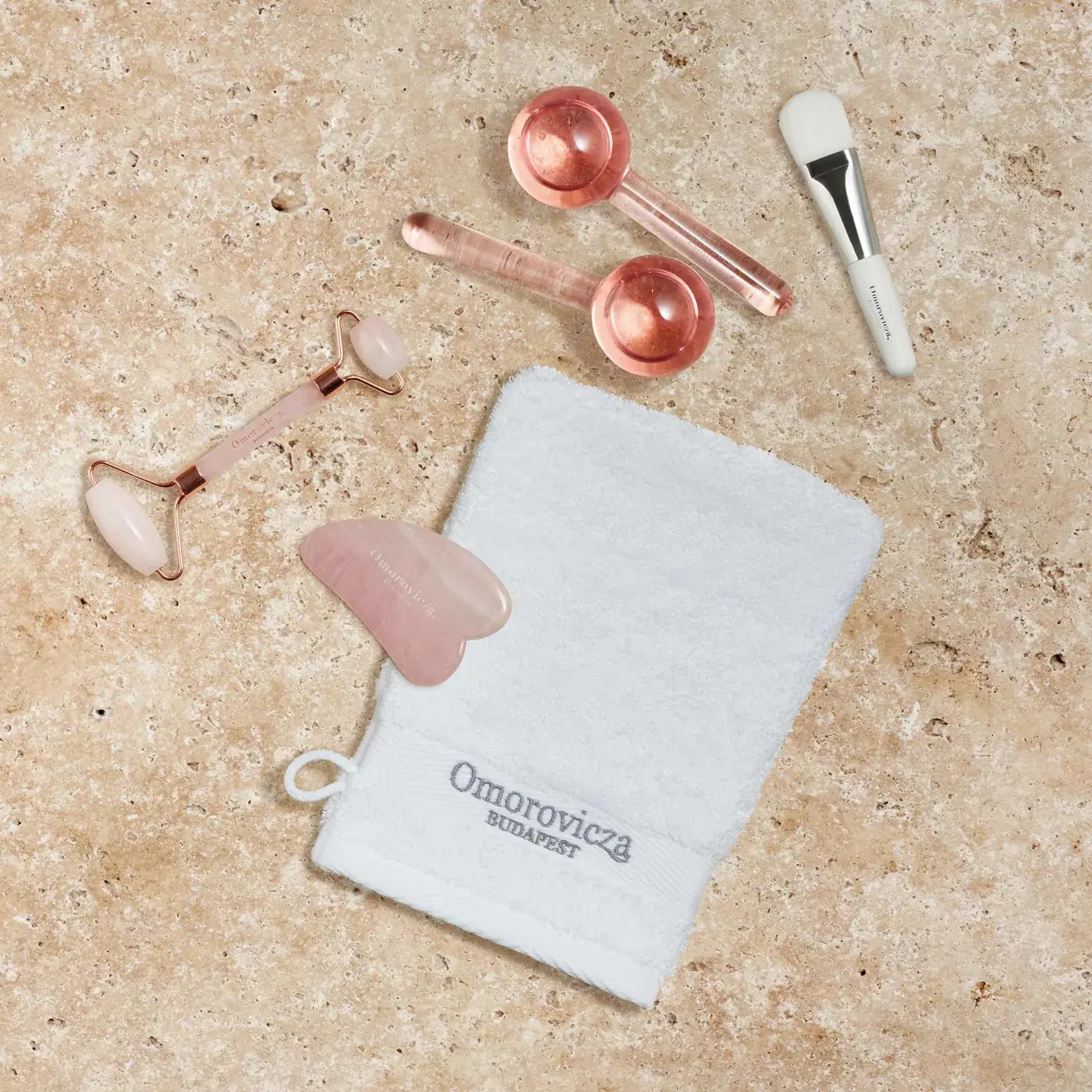 Omorovicza Cleansing Mitt, texture view