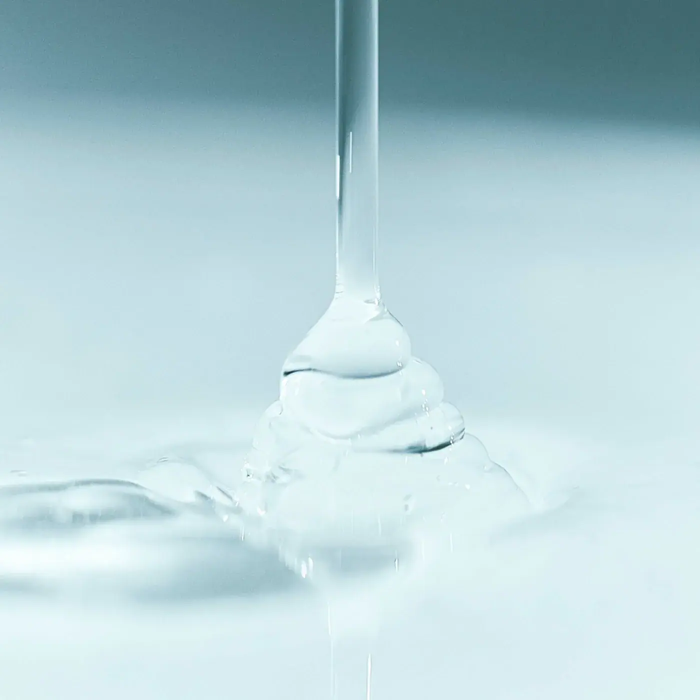Omorovicza Daily Dew Gel Moisturiser 50ml, detail view