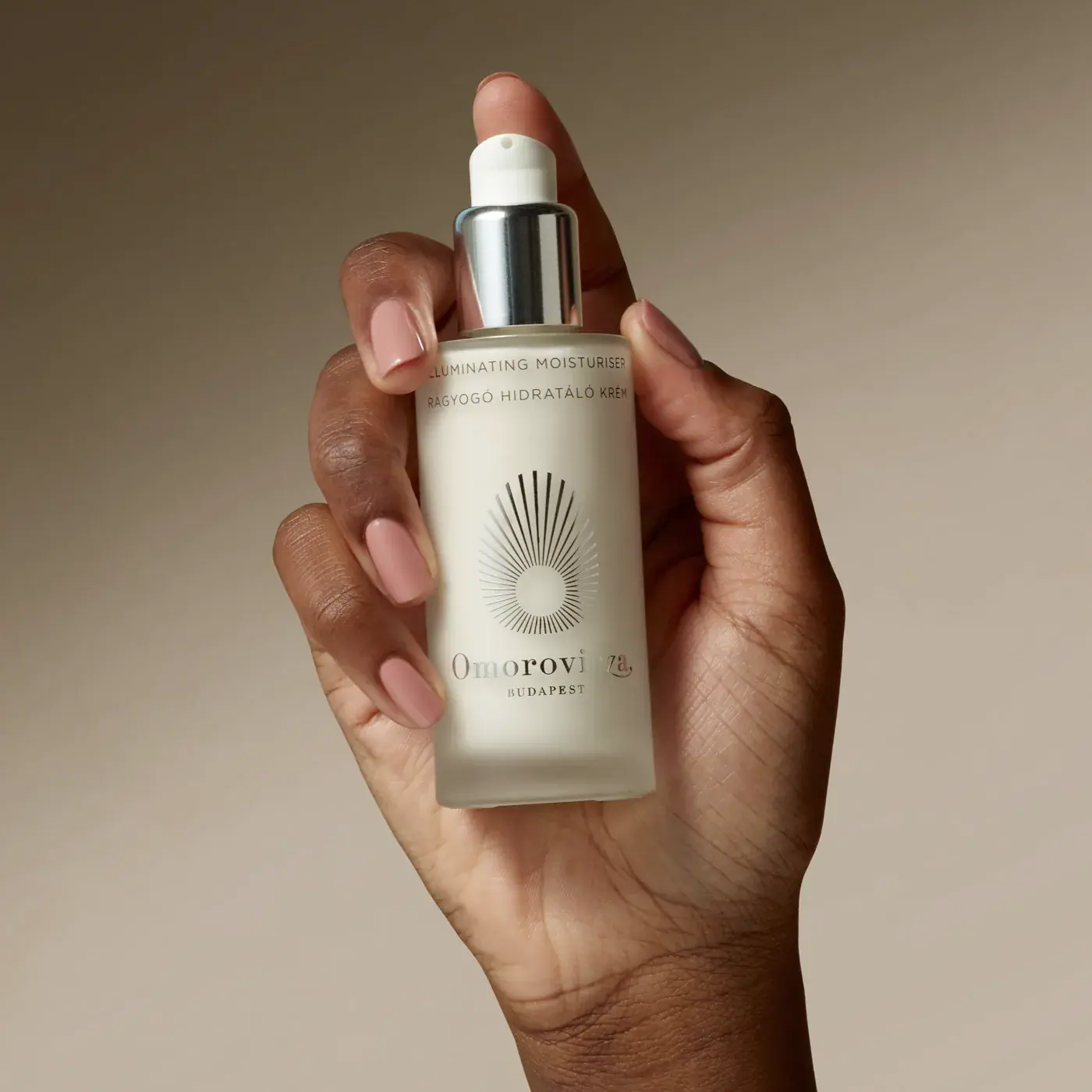 Omorovicza Illuminating Moisturiser 30ml, texture view