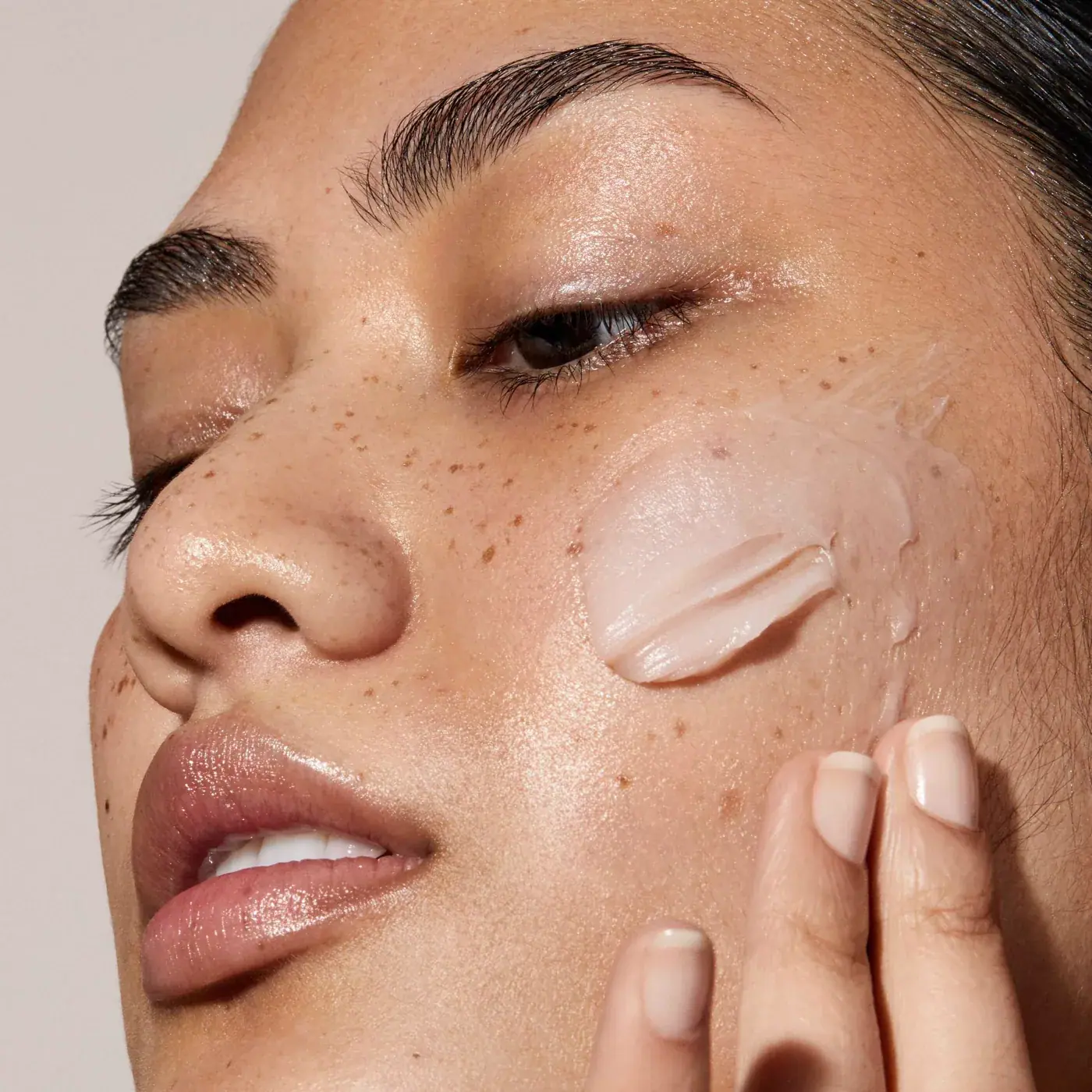 Omorovicza Radiant Complexion Duo, alternate view