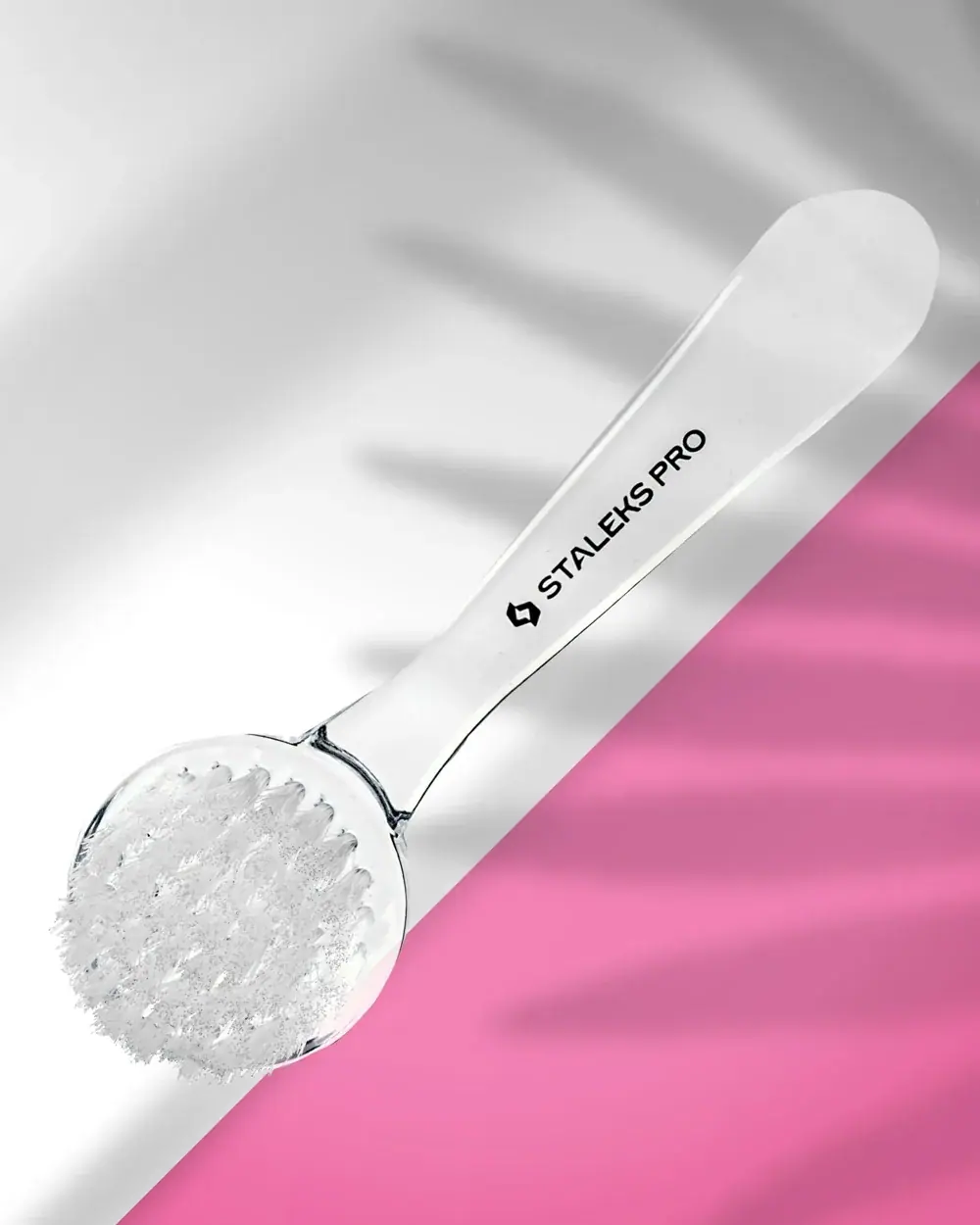 Staleks Manicure brush EXPERT 01 for dust removal (with cover) Staleks Manicure brush EXPERT 01 for dust removal (with cover), front view